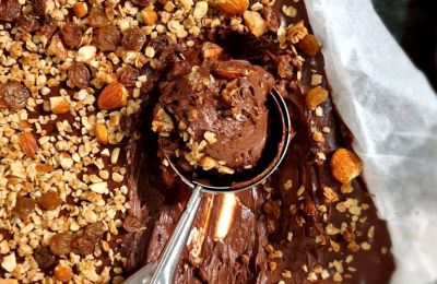 Healthy παγωτό σοκολάτας με Granola
