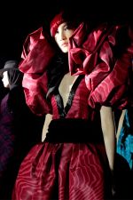 Ο Marc Jacobs αποτίει φόρο τιμής στον Yves Saint Laurent με ένα εντυπωσιακό σόου στη Νέα Υόρκη 