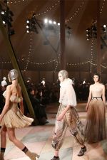 To εντυπωσιακό τσίρκο του Dior ''ανοίγει'' την εβδομάδα υψηλής ραπτικής