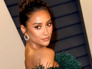 Η Shay Mitchell αποκάλυψε το φύλο του μωρού της με ένα απίστευτο βίντεο