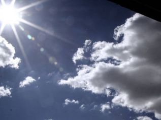 Με νυφικό Κύπριας σχεδιάστριας η Έλις Μισιρλή