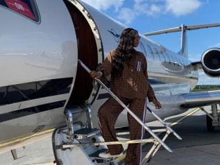 Αυτό που κάνει η Naomi Campbell μόλις μπει στο αεροπλάνo δεν το περιμέναμε, εσείς;