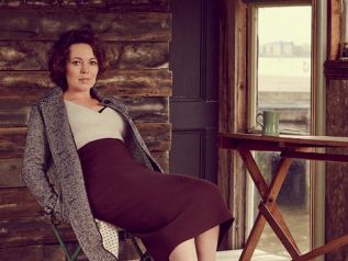 Olivia Colman: Μίλησε στη Vogue για τον Λάνθιμο φορώντας κομμάτι από τη συλλογή της Μητσοτάκη