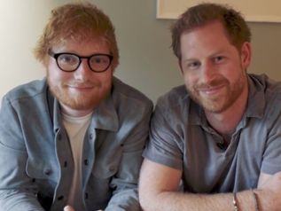 Γιατί ο πρίγκιπας Harry και ο Ed Sheeran πρωταγωνιστούν στο ίδιο βίντεο;