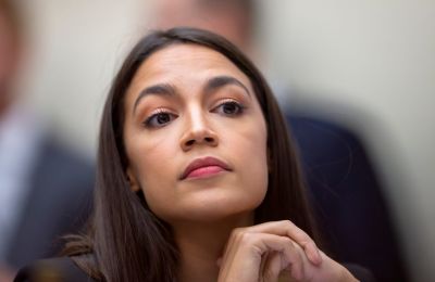 Η Alexandria Ocasio-Cortez αποστομώνει τον Mark Zuckerberg