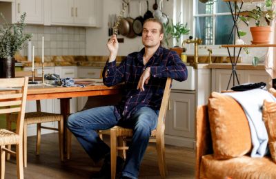 O David Harbour ζει σε ένα σπίτι βγαλμένο από το Pinterest