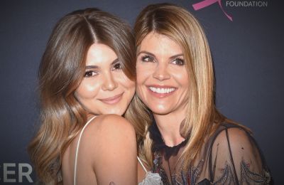 Η Olivia Jade Giannulli και η μητέρα της, Lori Loughlin