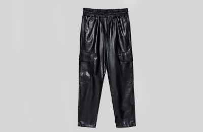 Ψηλόμεσο cargo παντελόνι €29.99 από Pull & Bear