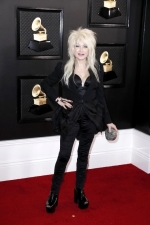 H Cyndi Lauper