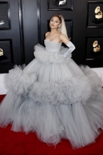 H Ariana Grande