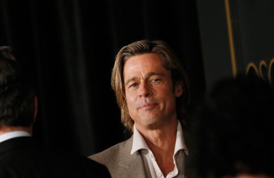 Ο Brad Pitt με... καρτελάκι στο Oscars Nominee Luncheon