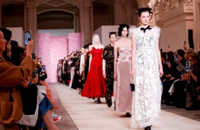 Ο Giambattista Valli, με Παριζιάνικο attitude