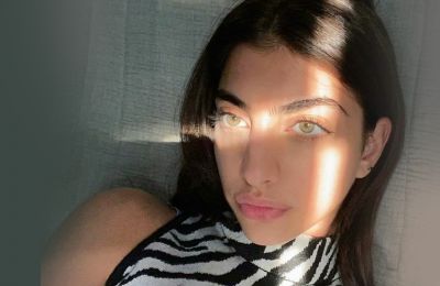 Selena Gomez: «Σταματήστε να απειλείτε την Hailey Bieber»