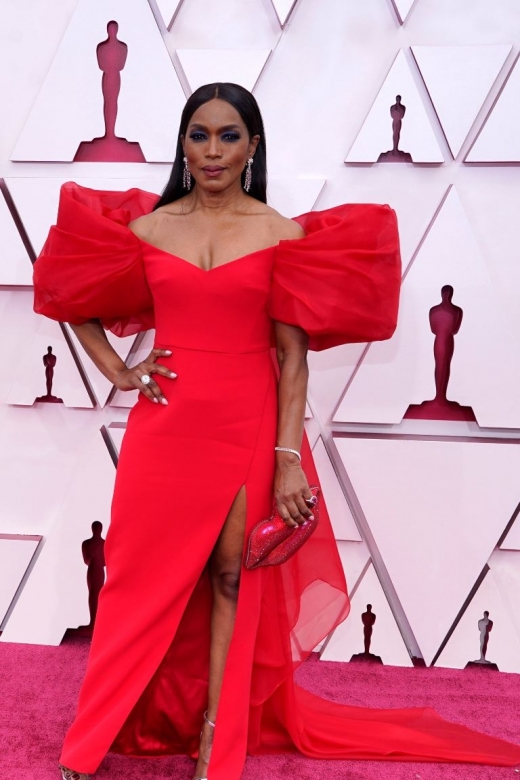 Η Angela Bassett