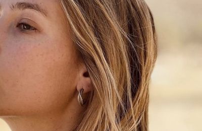 Selena Gomez: «Σταματήστε να απειλείτε την Hailey Bieber»