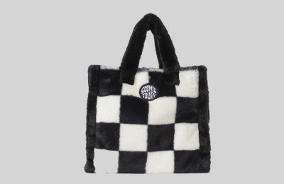 Λιλά τσάντα €17.99 από Stradivarius