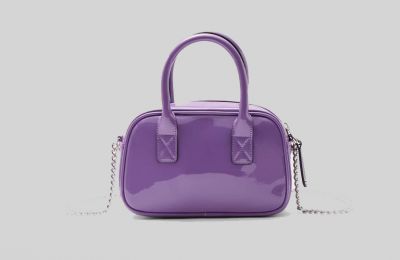 Λιλά τσάντα €17.99 από Stradivarius