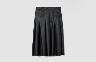 Μαύρη πλισέ φούστα €34.99 από H&M