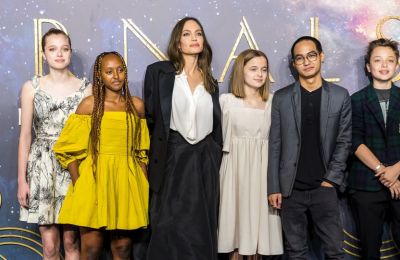 «La Vacanza»: H συνεργασία της Dua Lipa και Donatella Versace που αγάπησε ο κόσμος της μόδας