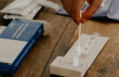 Εύκολη και γρήγορη συνταγή για τα πιο τέλεια χριστουγεννιάτικα μπισκότα 