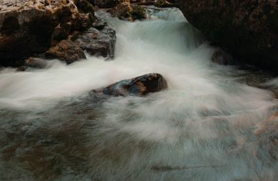 H Κωνσταντίνα Ευριπίδου διασκεδάζει και σπάει πιάτα με τον γιο της