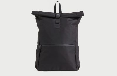 Μαύρη τσάντα πλάτης €29.99 από H&M