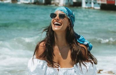 «La Vacanza»: H συνεργασία της Dua Lipa και Donatella Versace που αγάπησε ο κόσμος της μόδας