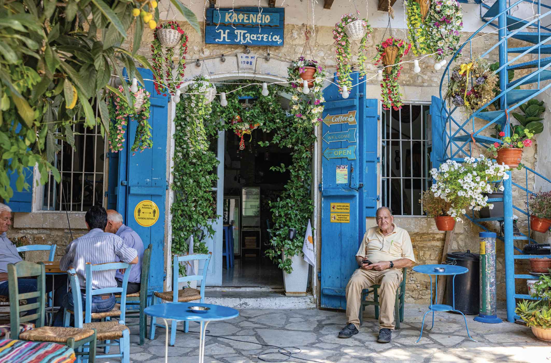 Όλοι μιλάνε για τα κοσμοπολίτικα vibes στο Βουνί | | wiz cyprus guide