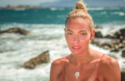 Θεατρικό έργο: «Το κόκκινο φόρεμα της Σαβέλ» δωρεάν στη Read Library