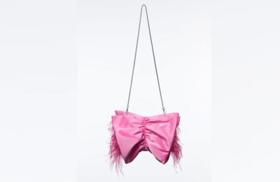 Ροζ τσάντα με φτερά €59.95 από Zara 