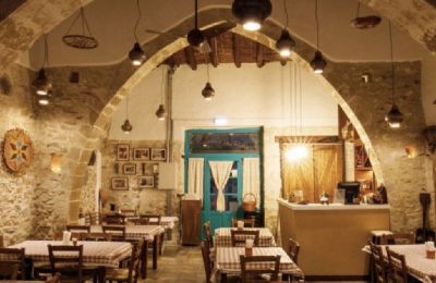 10+8 ταβέρνες με χαρακτήρα