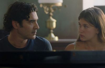 Θεατρικό έργο: «Το κόκκινο φόρεμα της Σαβέλ» δωρεάν στη Read Library