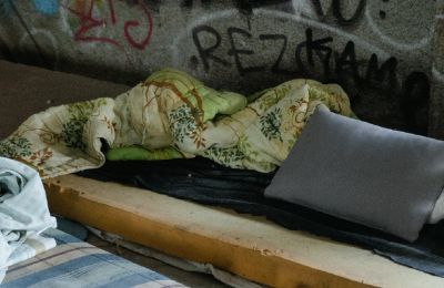 Θεατρικό έργο: «Το κόκκινο φόρεμα της Σαβέλ» δωρεάν στη Read Library