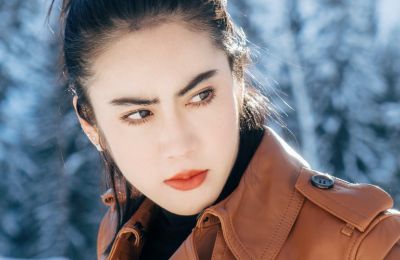 «La Vacanza»: H συνεργασία της Dua Lipa και Donatella Versace που αγάπησε ο κόσμος της μόδας