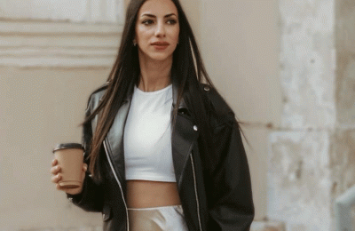 «La Vacanza»: H συνεργασία της Dua Lipa και Donatella Versace που αγάπησε ο κόσμος της μόδας