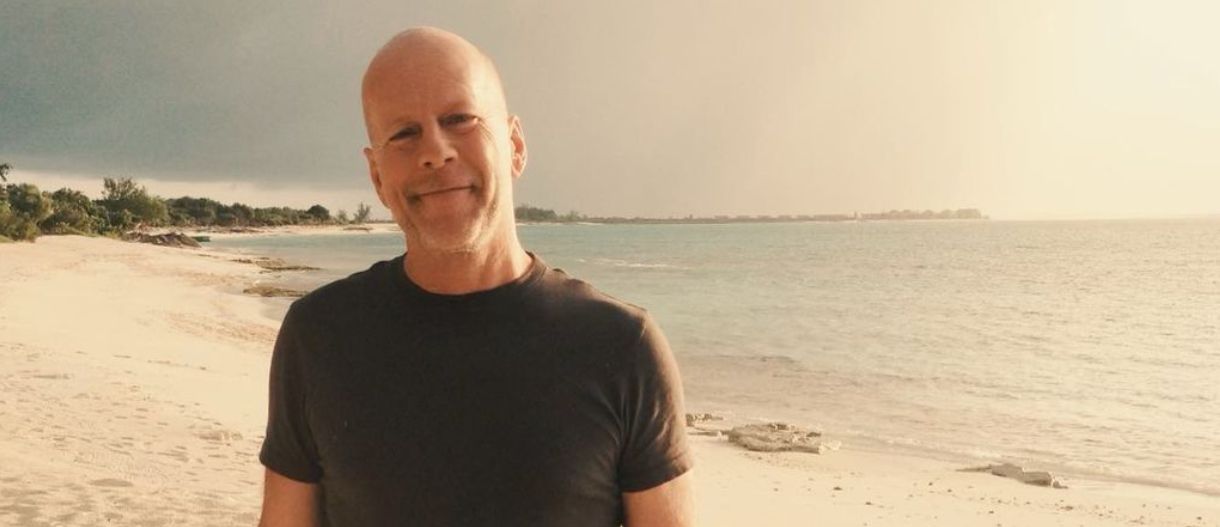 Ο Bruce Willis στο πρώτο βίντεο που μοιράζεται η οικογένειά του μετά τη διάγνωσή του