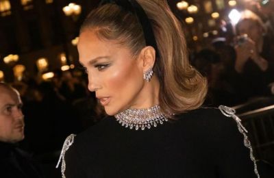 JLo: Η εντυπωσιακή της εμφάνιση στην εβδομάδα μόδας στο Παρίσι