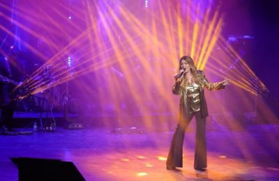 Έλενα Παπαρίζου: Ποιοι επιμελήθηκαν την εντυπωσιακή της εμφάνιση στη συναυλία του LOVE FM 100.7