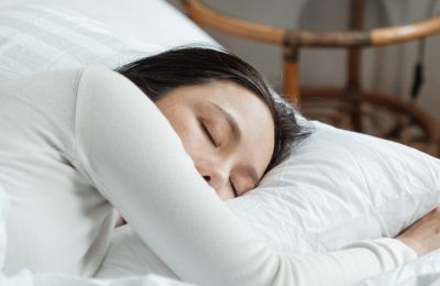 Γιατί ιδρώνετε το βράδυ στον ύπνο σας;