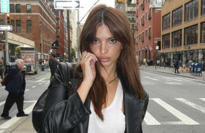 Emrata: Με φόρεμα Ελληνίδας σχεδιάστριας 