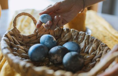 Πάσχα: Πώς να βάψετε τα αυγά σας με σαντιγί