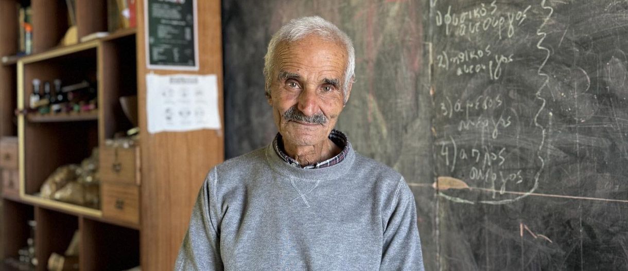 Η δεσπόζουσα φυσιογνωμία του κύριου Άντη στο Ταβερνάκι το Σκολείο
