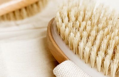 Οι 5 κυριότεροι λόγοι για να εντάξετε το dry brushing στη ρουτίνα σας