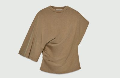 Ασύμμετρο μπλουζάκι από Zara