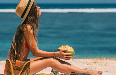 Από τη ξαπλώστρα στο beach party – ποιο μαγιό να διαλέξεις;