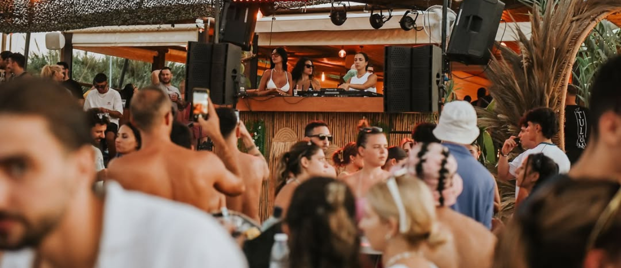 5 beach bars για να ξεφαντώσετε το τριήμερο του κατακλυσμού