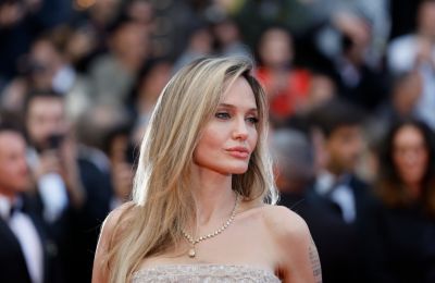 Angelina Jolie: Θέλει να σταματήσει τη νομική διαμάχη με τον Brad Pitt