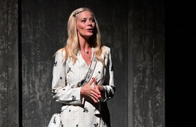 Οι εμφανίσεις της Ζέτας Μακρυπούλιας στην πρεμιέρα «Μαθήματα Κωμωδίας»