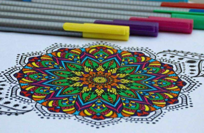 Γιατί ξαφνικά τα Coloring Books έγιναν trend ανάμεσα στην Gen Z;