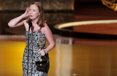 Το ηχηρό μήνυμα της Hannah Einbinder για τη Γάζα στα Emmy Awards 2025